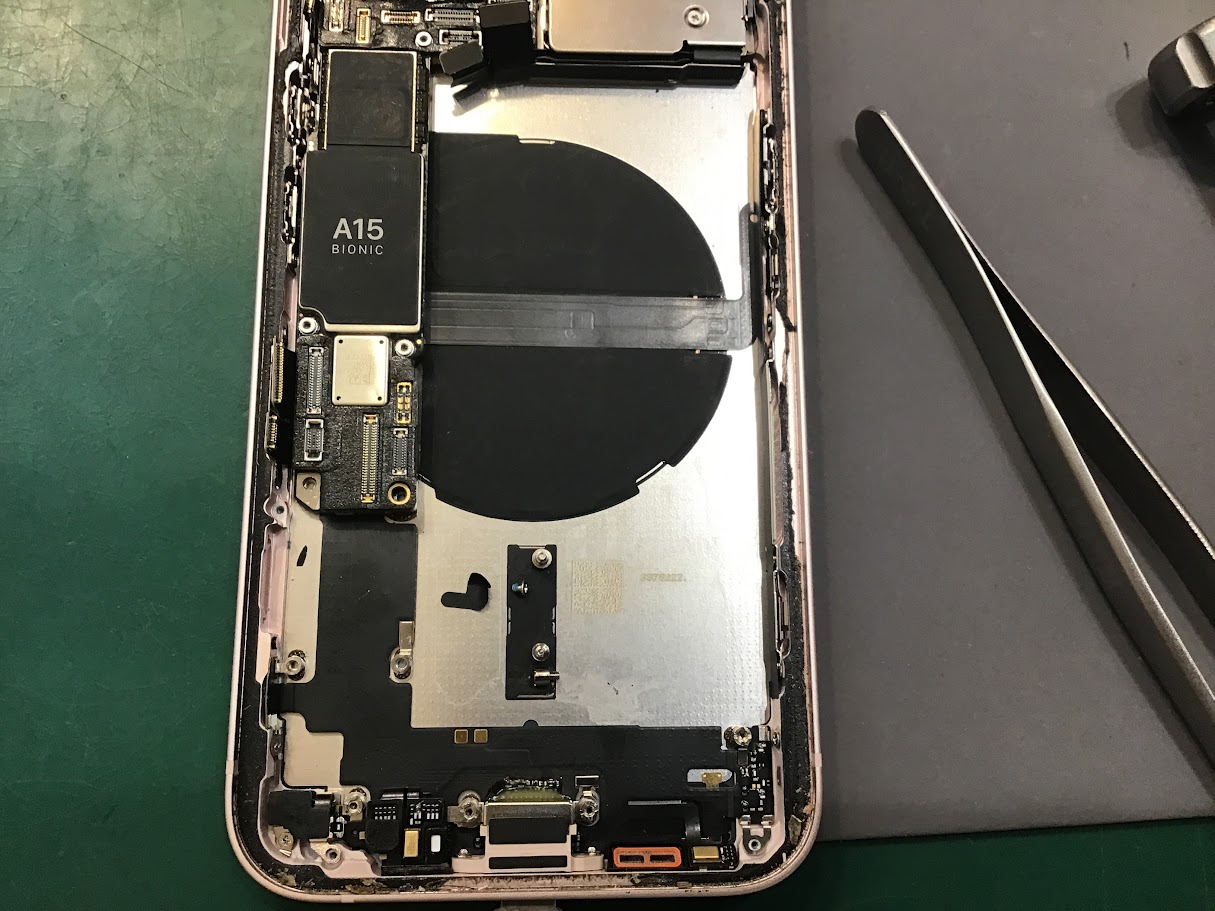 iPhone13ならデータそのまま修理可能なスマホ修理工房西八王子店へ！